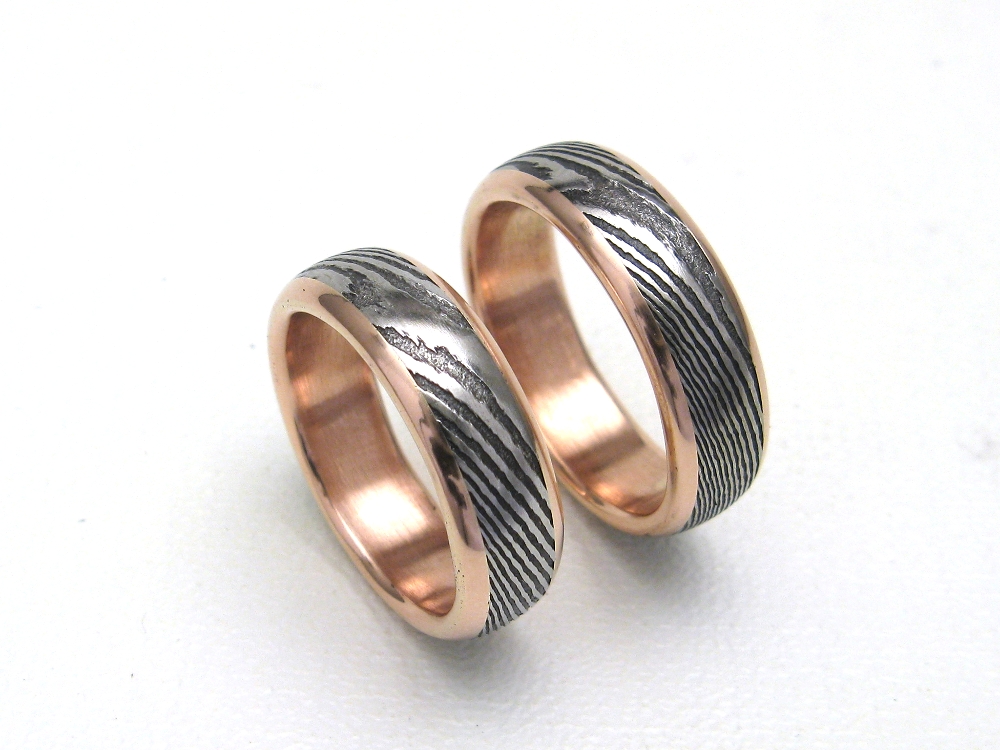 Stainless damascus ring set in 14K red gold